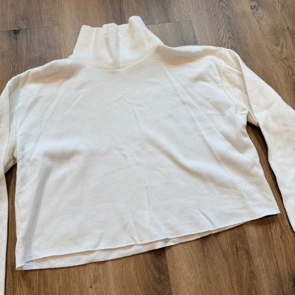 ZARA‎ White Cropped Turtleneck Sweatshirt Casual Long Sleeve Size Medium - Picture 2 of 4
